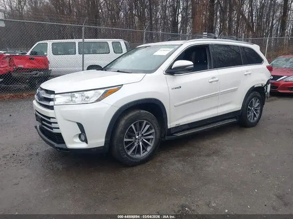 5TDJGRFH7KS054252 2019 TOYOTA HIGHLANDER - Image 2