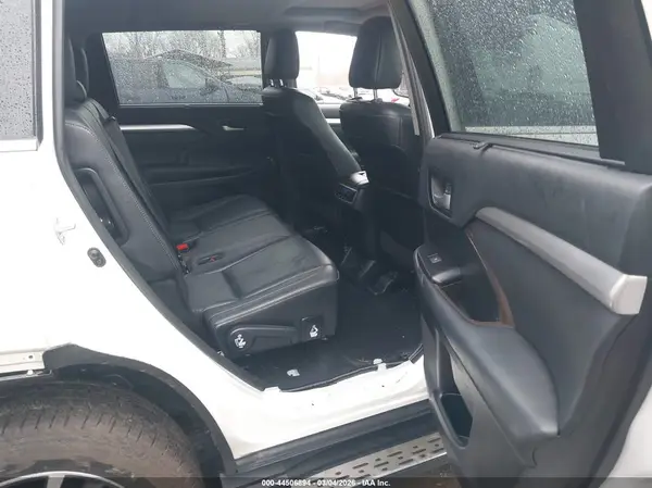 5TDJGRFH7KS054252 2019 TOYOTA HIGHLANDER - Image 8