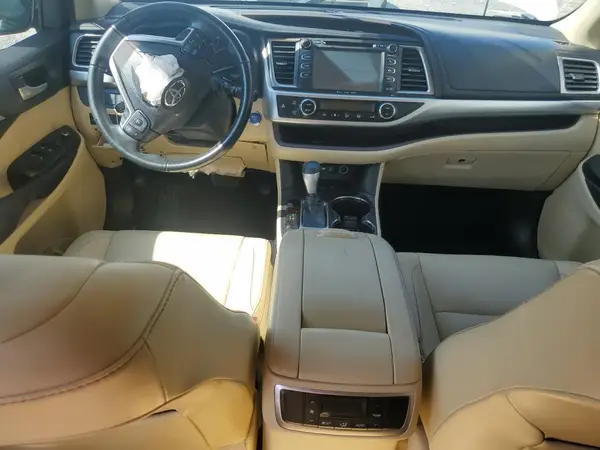 5TDJGRFH7KS056633 2019 TOYOTA HIGHLANDER - Image 8