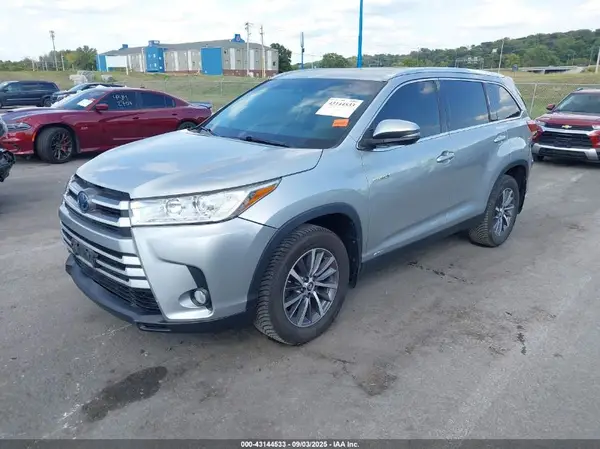 5TDJGRFH7KS058026 2019 TOYOTA HIGHLANDER - Image 2