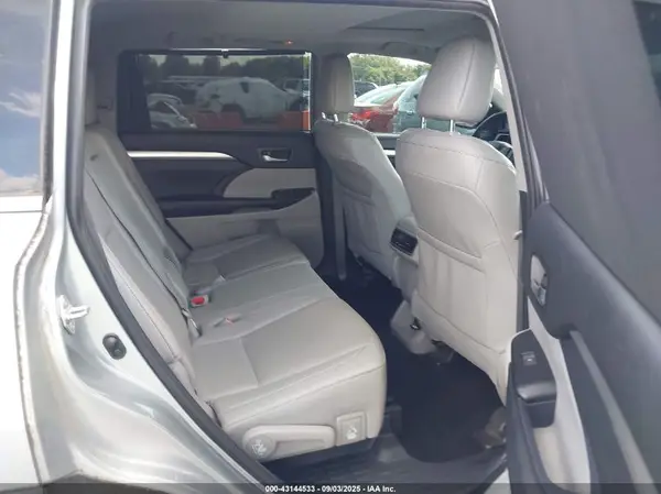 5TDJGRFH7KS058026 2019 TOYOTA HIGHLANDER - Image 8