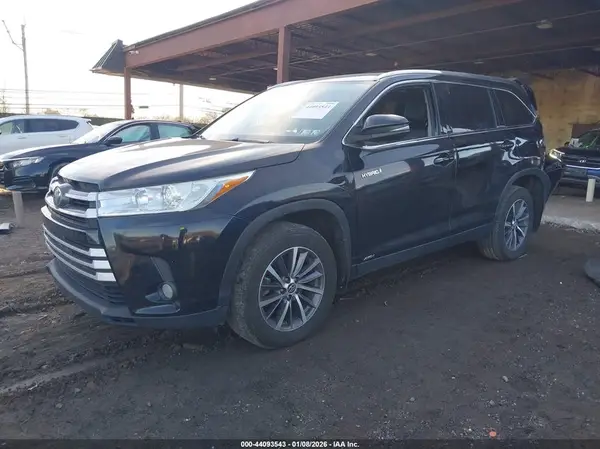 5TDJGRFH7KS065607 2019 TOYOTA HIGHLANDER - Image 2