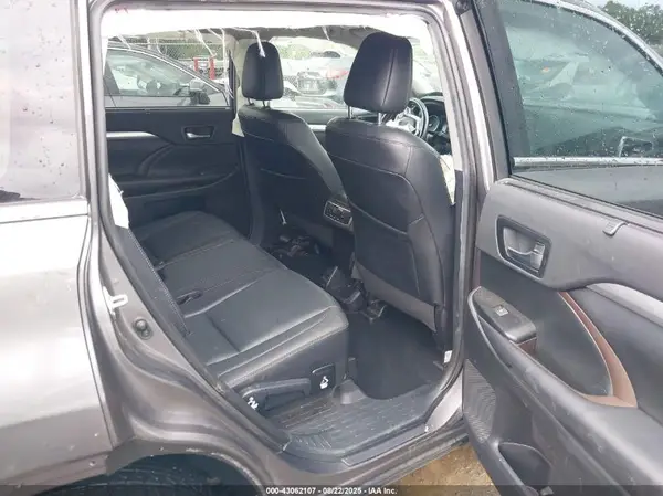 5TDJGRFH7KS068183 2019 TOYOTA HIGHLANDER - Image 8