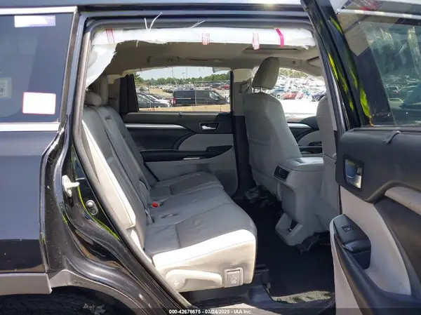 5TDJGRFH7KS069480 2019 TOYOTA HIGHLANDER - Image 8