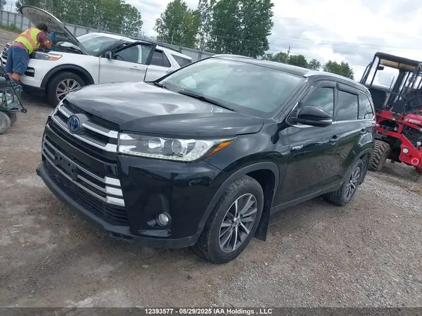 5TDJGRFH7KS069964 2019 TOYOTA HIGHLANDER - Image 2
