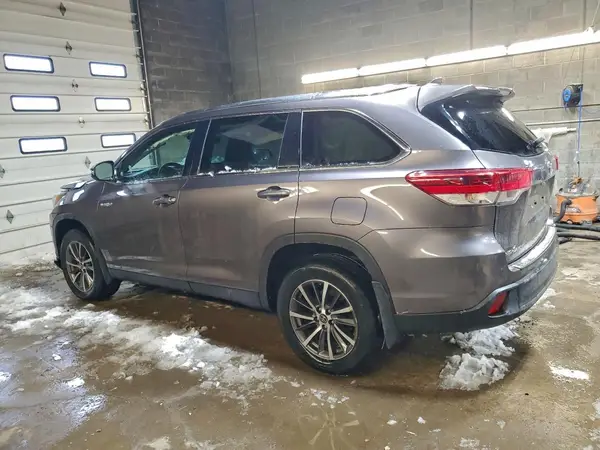 5TDJGRFH7KS073755 2019 TOYOTA HIGHLANDER - Image 2