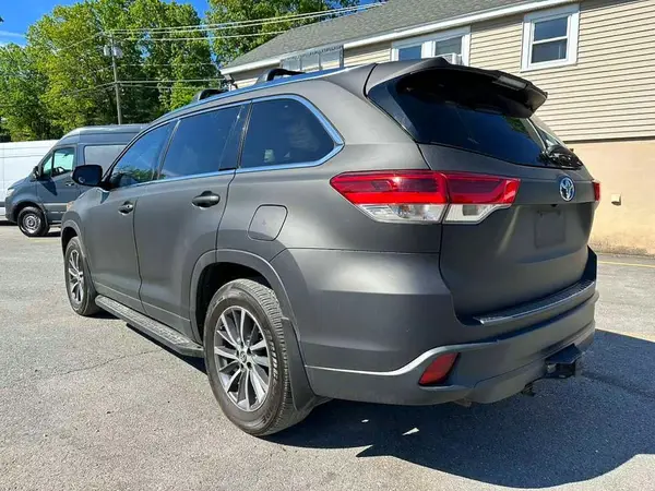 5TDJGRFH7KS073819 2019 TOYOTA HIGHLANDER - Image 2