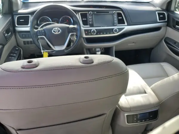5TDJGRFH7KS075523 2019 TOYOTA HIGHLANDER - Image 8