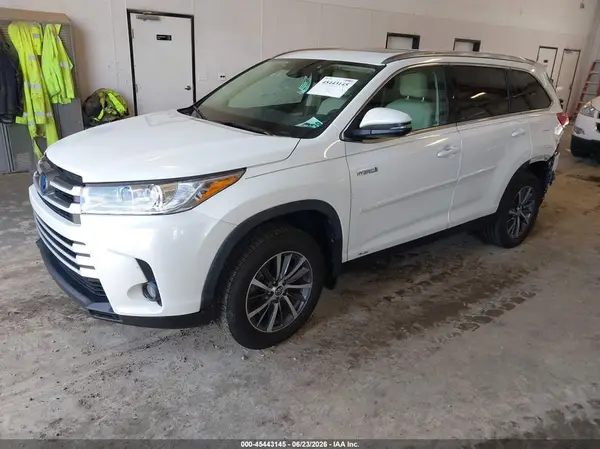 5TDJGRFH7KS077465 2019 TOYOTA HIGHLANDER - Image 2