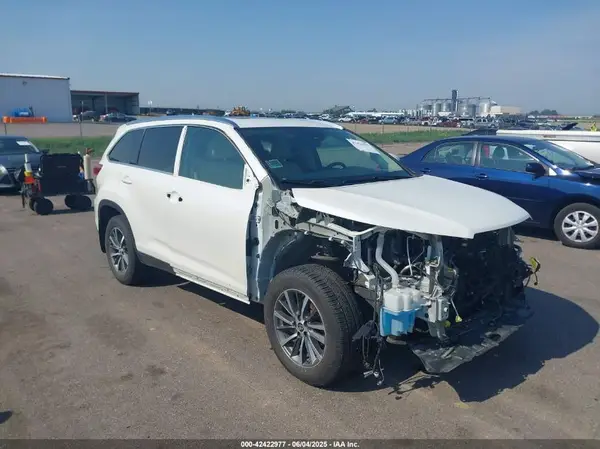 5TDJGRFH7KS078017 2019 TOYOTA HIGHLANDER - Image 1
