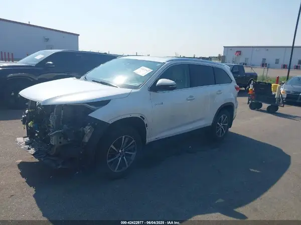 5TDJGRFH7KS078017 2019 TOYOTA HIGHLANDER - Image 2
