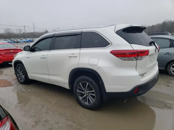 5TDJGRFH8HS020944 2017 TOYOTA HIGHLANDER - Image 2