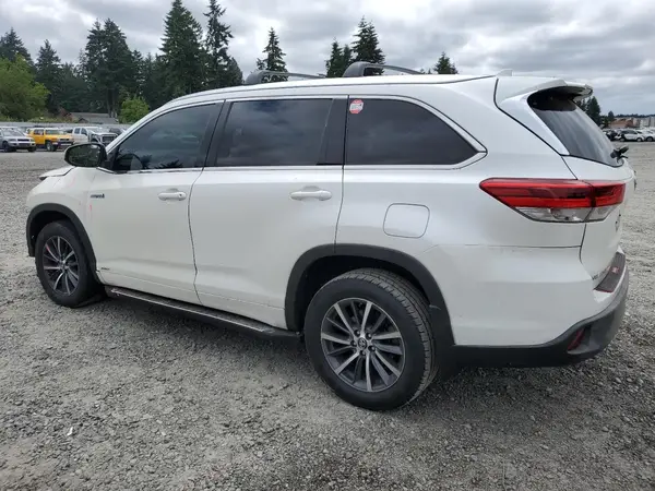 5TDJGRFH8HS031121 2017 TOYOTA HIGHLANDER - Image 2