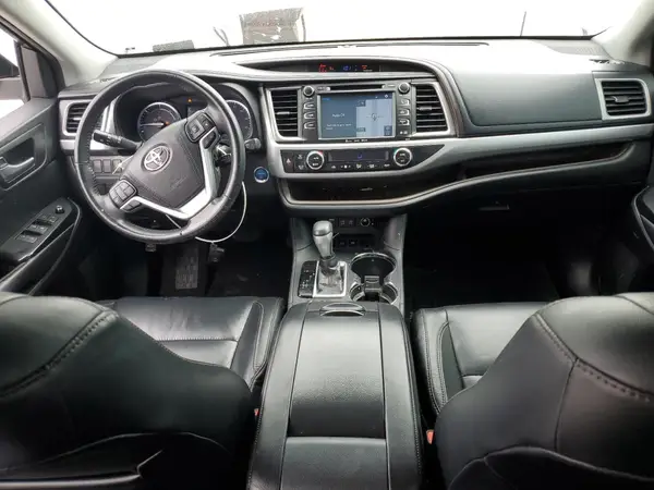 5TDJGRFH8HS031121 2017 TOYOTA HIGHLANDER - Image 8