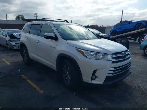 5TDJGRFH8JS042397 2018 TOYOTA HIGHLANDER - Image 1