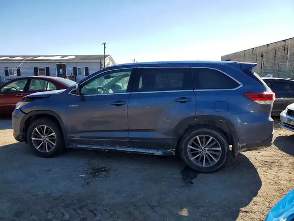 5TDJGRFH8KS053644 2019 TOYOTA HIGHLANDER - Image 2