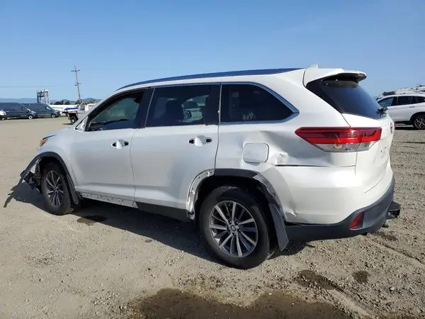 5TDJGRFH8KS063767 2019 TOYOTA HIGHLANDER - Image 2