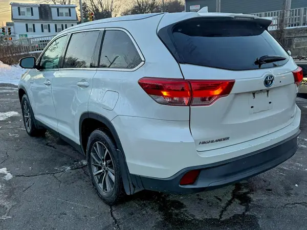 5TDJGRFH8KS064367 2019 TOYOTA HIGHLANDER - Image 2