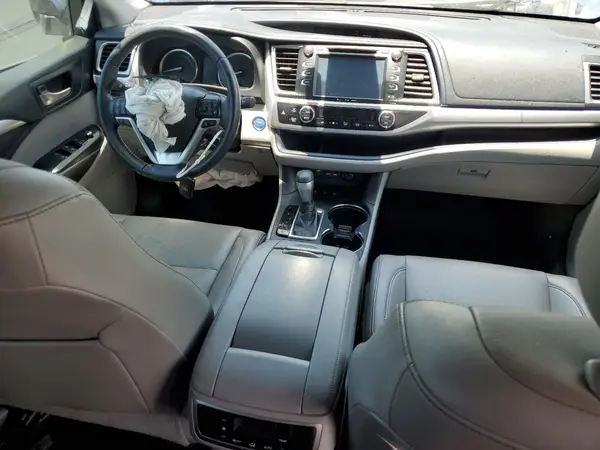 5TDJGRFH8KS065048 2019 TOYOTA HIGHLANDER - Image 8