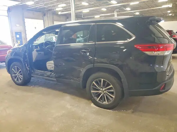 5TDJGRFH8KS068273 2019 TOYOTA HIGHLANDER - Image 2