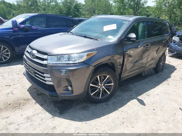 5TDJGRFH8KS070931 2019 TOYOTA HIGHLANDER - Image 2