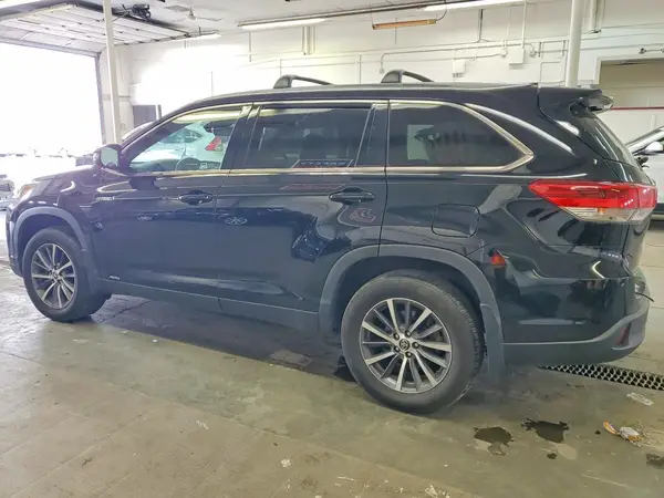5TDJGRFH8KS077488 2019 TOYOTA HIGHLANDER - Image 2