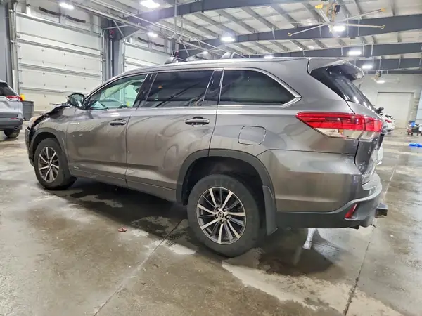 5TDJGRFH9HS031192 2017 TOYOTA HIGHLANDER - Image 2