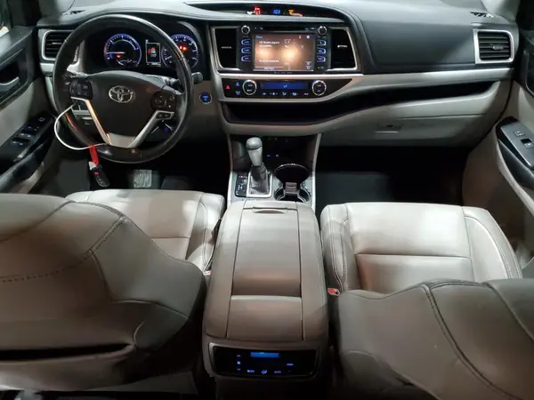 5TDJGRFH9HS033086 2017 TOYOTA HIGHLANDER - Image 8