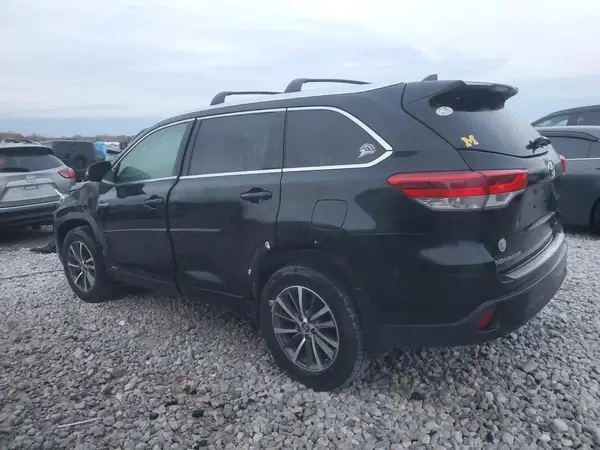 5TDJGRFH9HS033640 2017 TOYOTA HIGHLANDER - Image 2