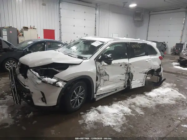 5TDJGRFH9HS036098 2017 TOYOTA HIGHLANDER - Image 2