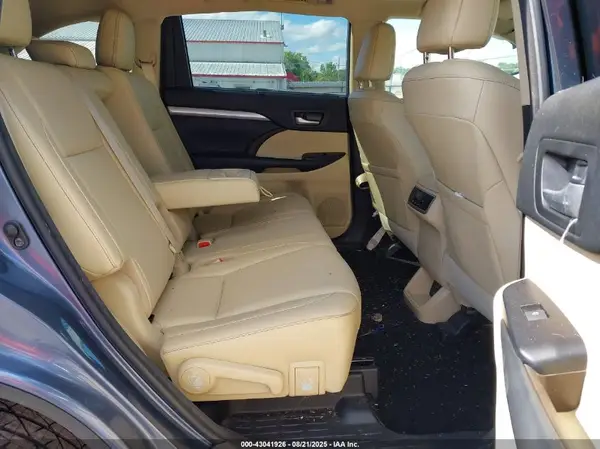 5TDJGRFH9JS037127 2018 TOYOTA HIGHLANDER - Image 8