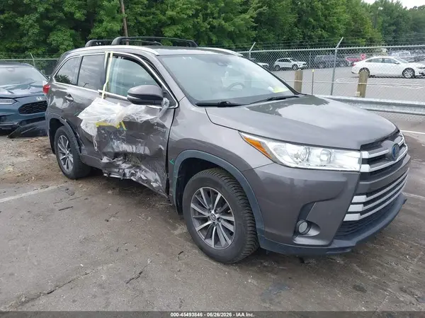 5TDJGRFH9JS037788 2018 TOYOTA HIGHLANDER - Image 1
