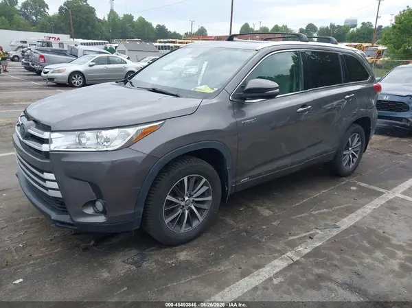 5TDJGRFH9JS037788 2018 TOYOTA HIGHLANDER - Image 2