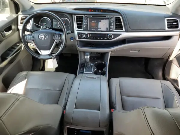 5TDJGRFH9JS039220 2018 TOYOTA HIGHLANDER - Image 8