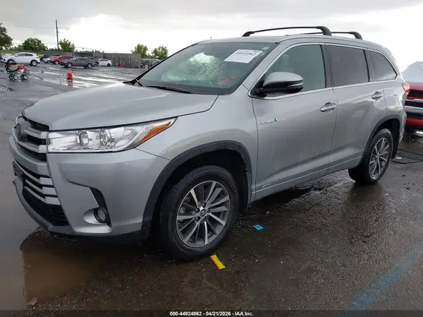 5TDJGRFH9JS041968 2018 TOYOTA HIGHLANDER - Image 2