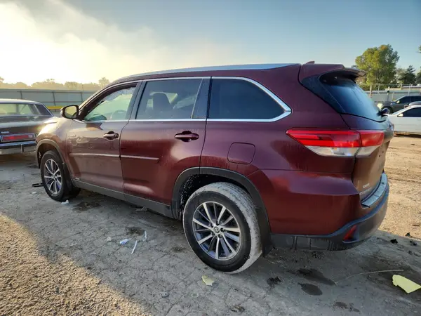 5TDJGRFH9KS058092 2019 TOYOTA HIGHLANDER - Image 2