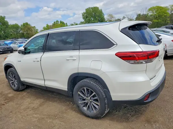 5TDJGRFH9KS061915 2019 TOYOTA HIGHLANDER - Image 2