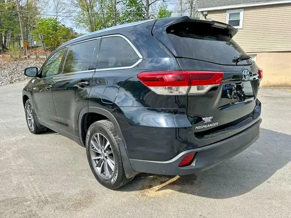 5TDJGRFH9KS062515 2019 TOYOTA HIGHLANDER - Image 2