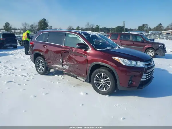 5TDJGRFH9KS064460 2019 TOYOTA HIGHLANDER - Image 1