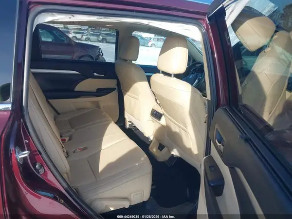 5TDJGRFH9KS064460 2019 TOYOTA HIGHLANDER - Image 8