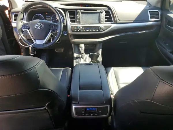 5TDJGRFH9KS074812 2019 TOYOTA HIGHLANDER - Image 8