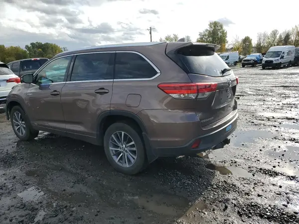 5TDJGRFHXHS025787 2017 TOYOTA HIGHLANDER - Image 2