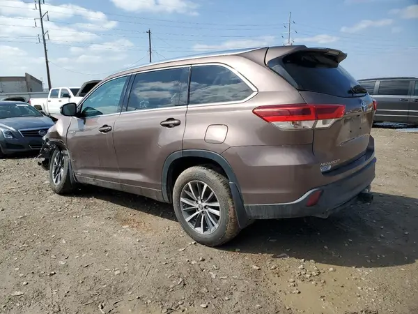 5TDJGRFHXHS026292 2017 TOYOTA HIGHLANDER - Image 2