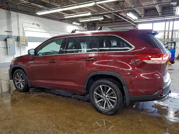 5TDJGRFHXHS032254 2017 TOYOTA HIGHLANDER - Image 2
