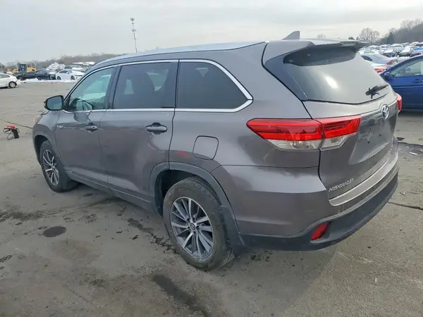 5TDJGRFHXHS032786 2017 TOYOTA HIGHLANDER - Image 2