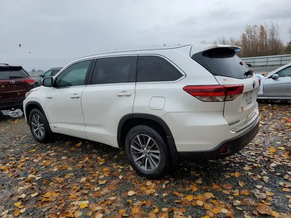5TDJGRFHXHS033629 2017 TOYOTA HIGHLANDER - Image 2