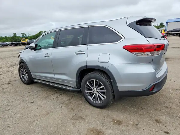 5TDJGRFHXHS036417 2017 TOYOTA HIGHLANDER - Image 2