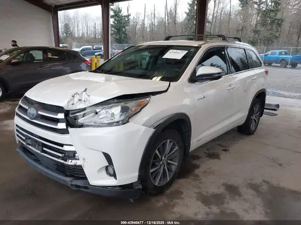 5TDJGRFHXJS037458 2018 TOYOTA HIGHLANDER - Image 2