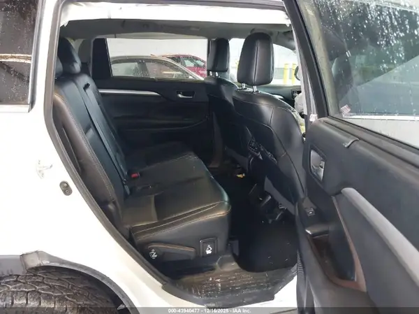 5TDJGRFHXJS037458 2018 TOYOTA HIGHLANDER - Image 8