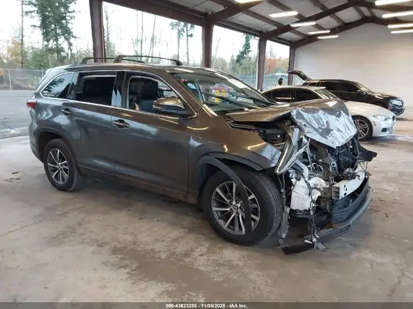 5TDJGRFHXJS037850 2018 TOYOTA HIGHLANDER - Image 1